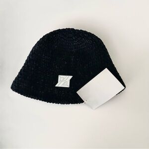 WE11DONE crochet hat in navy - unisex